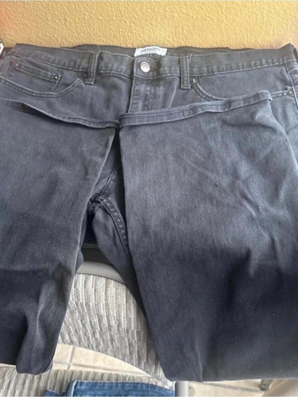 Levi's Women's Dark Charcoal Skinny Jeans